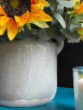 Cargar imagen en el visor de la galería, Arreglo Lilibeth - Marycielo Mendoza Design