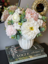 Cargar imagen en el visor de la galería, Arreglo Cotton Candy - Marycielo Mendoza Design