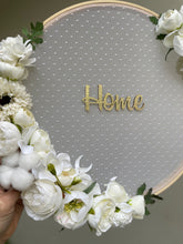 Cargar imagen en el visor de la galería, Bastidor Decorativo "Home" Blanco - Marycielo Mendoza Design