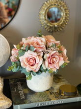 Cargar imagen en el visor de la galería, Arreglo Baby Pink Rose - Marycielo Mendoza Design