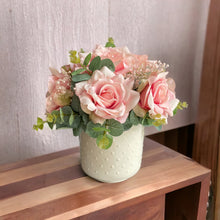 Cargar imagen en el visor de la galería, Arreglo Baby Pink Rose - Marycielo Mendoza Design