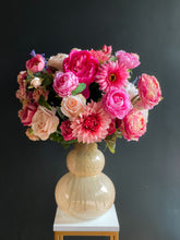 Cargar imagen en el visor de la galería, Arreglo Barbie Girl - Marycielo Mendoza Design