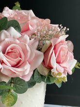 Cargar imagen en el visor de la galería, Arreglo Baby Pink Rose - Marycielo Mendoza Design