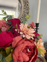 Cargar imagen en el visor de la galería, Arreglo Red Velvet - Marycielo Mendoza Design