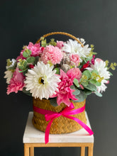 Cargar imagen en el visor de la galería, Arreglo Flower Girl - Marycielo Mendoza Design