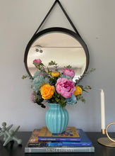 Cargar imagen en el visor de la galería, Arreglo Spring is Here - Marycielo Mendoza Design