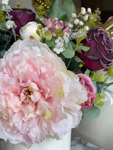 Cargar imagen en el visor de la galería, Arreglo Adelaida - Marycielo Mendoza Design