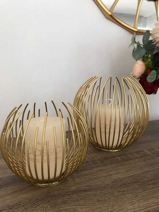 Set de Candelabros Esferas Doradas - Marycielo Mendoza Design