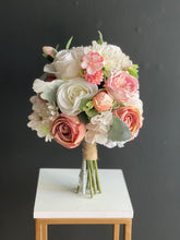 Cargar imagen en el visor de la galería, Ramo de Novia Asturias - Marycielo Mendoza Design