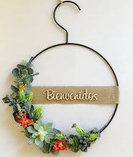 Cargar imagen en el visor de la galería, Colgante Suculentas Bienvenidos - Marycielo Mendoza Design