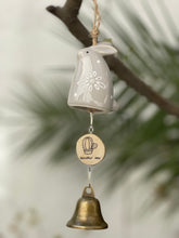 Cargar imagen en el visor de la galería, Colgante con Campana Conejo - Marycielo Mendoza Design