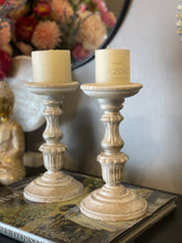 Cargar imagen en el visor de la galería, Set Candelabros Blancos - Marycielo Mendoza Design
