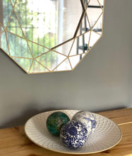 Cargar imagen en el visor de la galería, Plato Deco White - Marycielo Mendoza Design
