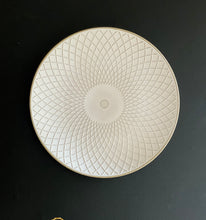 Cargar imagen en el visor de la galería, Plato Deco White - Marycielo Mendoza Design
